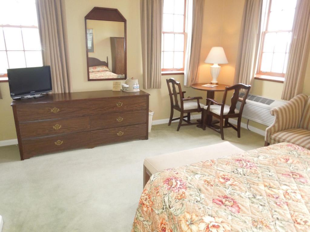 Bridges Guest Quarters